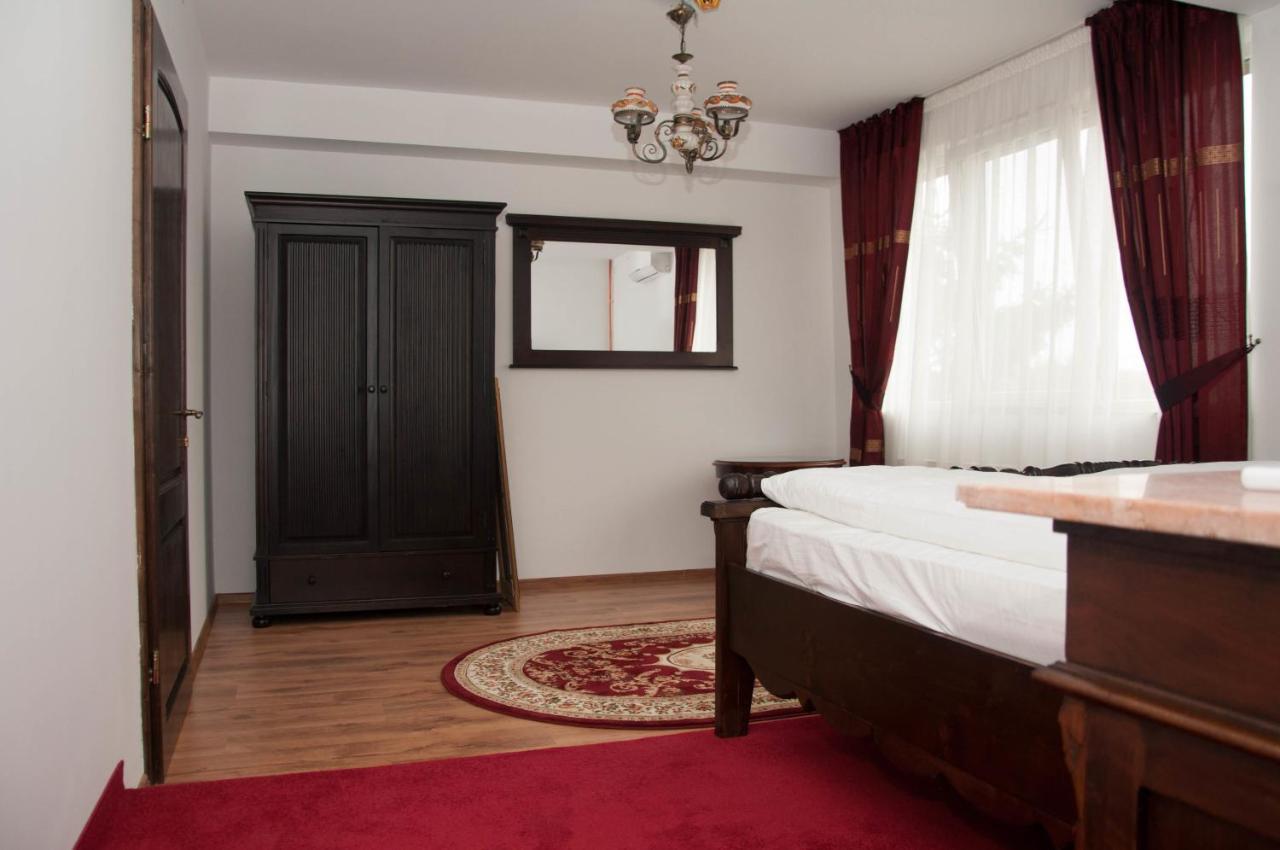 Hotel Hanul Cappsha Oradea Exterior foto